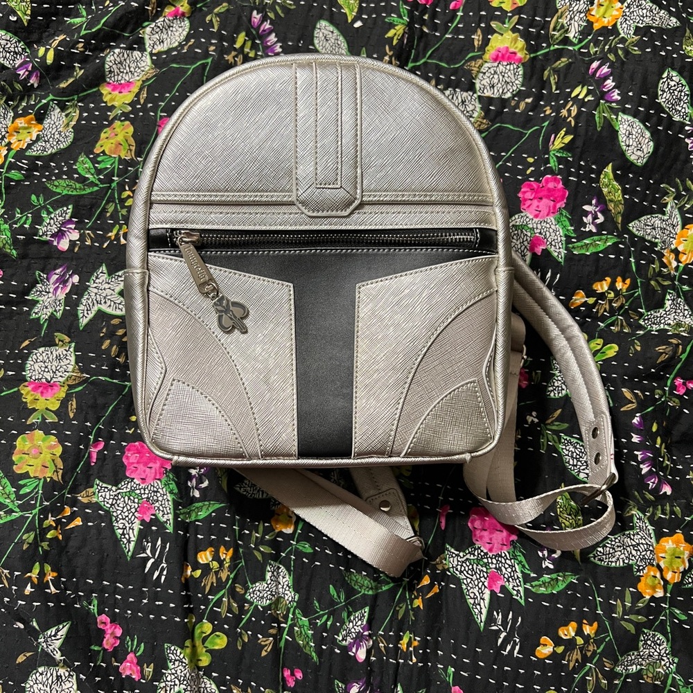Mandolorian helmet loungefly helmet backpack